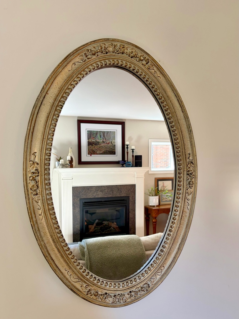 Ornate Vintage -Style Oval Wall Mirror in Distressed Gold/Bronze Finish